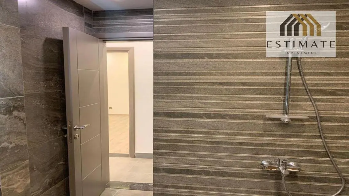 Luxury Apartment with Premium Amenities - 318 sqm