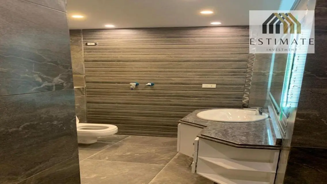 Luxury Apartment with Premium Amenities - 318 sqm