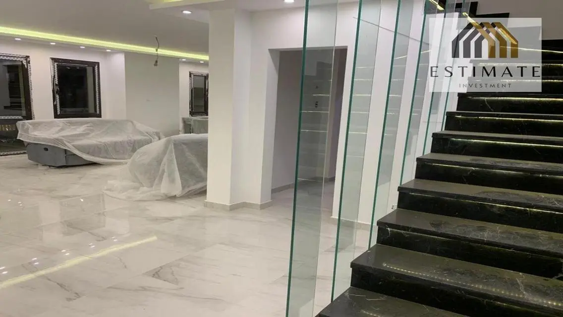 Luxury Apartment with Premium Amenities - 318 sqm