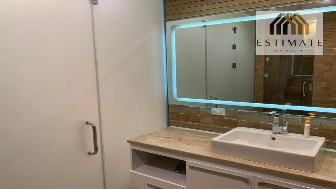 Luxury Apartment with Premium Amenities - 318 sqm