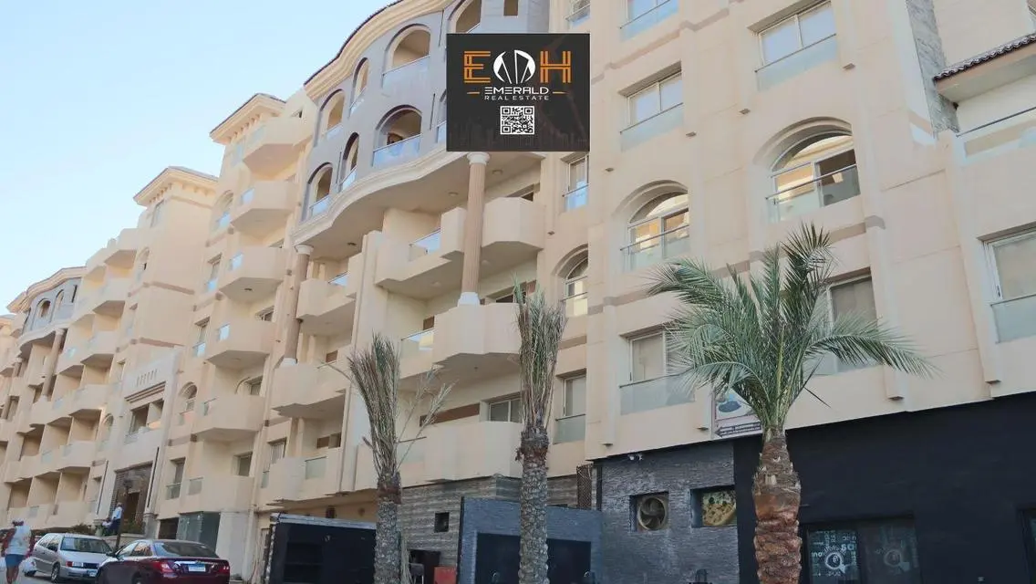 Luxury Apartment in Florenza Khamsin with Balcony and Premium Amenities