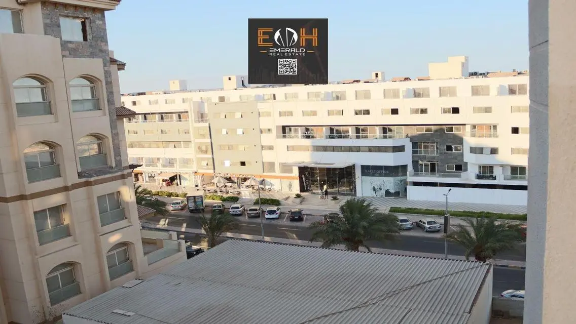 Luxury Apartment in Florenza Khamsin with Balcony and Premium Amenities