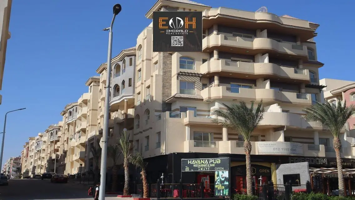 Luxury Apartment in Florenza Khamsin with Stunning View