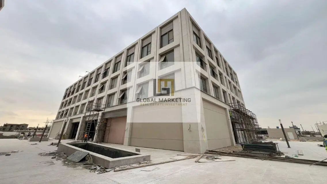 عقار متميز بمساحة واسعة ومرافق حديثة