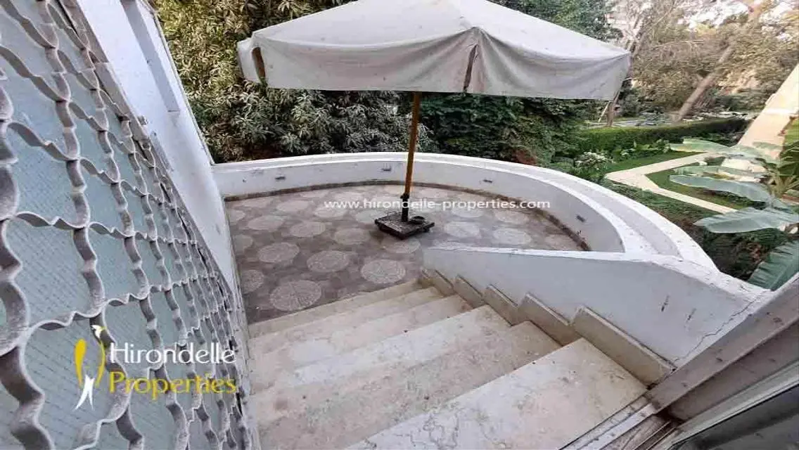 شقة مميزة للبيع بمساحة كبيرة