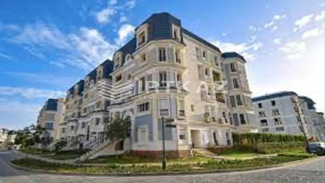 Luxury Apartment with Stunning Lake View in Hyde Park