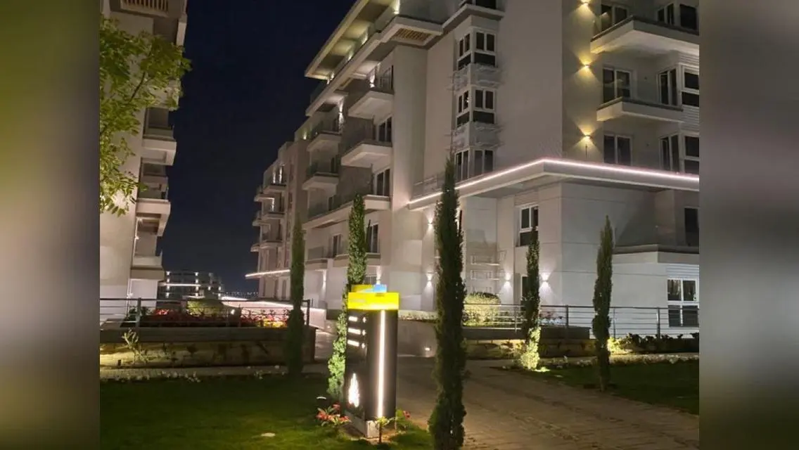Luxurious 180 sqm Apartment in the Heart of the City with Full Amenities