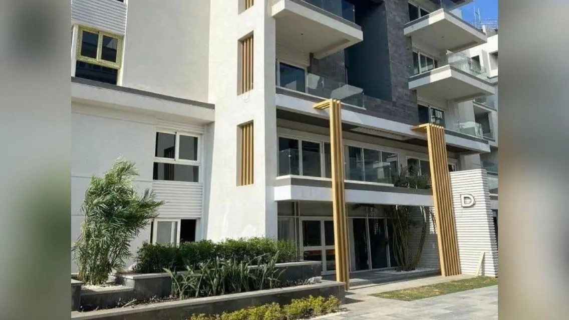 Luxurious 180 sqm Apartment in the Heart of the City with Full Amenities