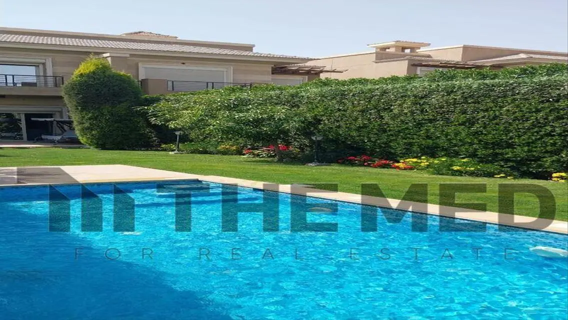 فيلا فاخرة بمساحة واسعة مع شرفة وحديقة