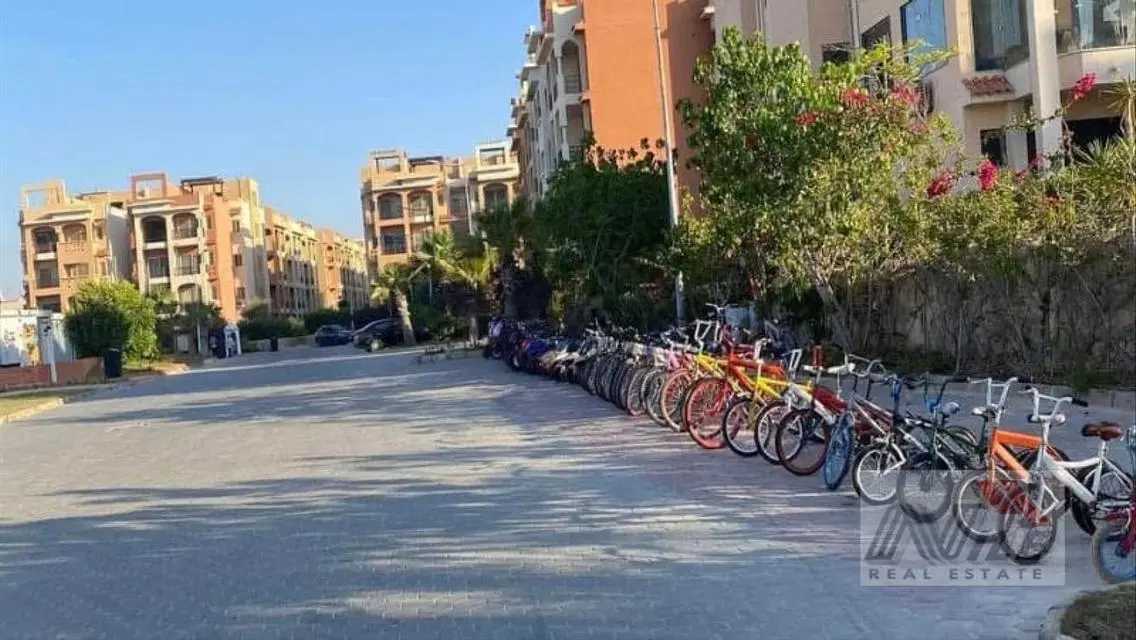 شقة فاخرة في كمبوند الإمارات هايتس بالساحل الشمالي