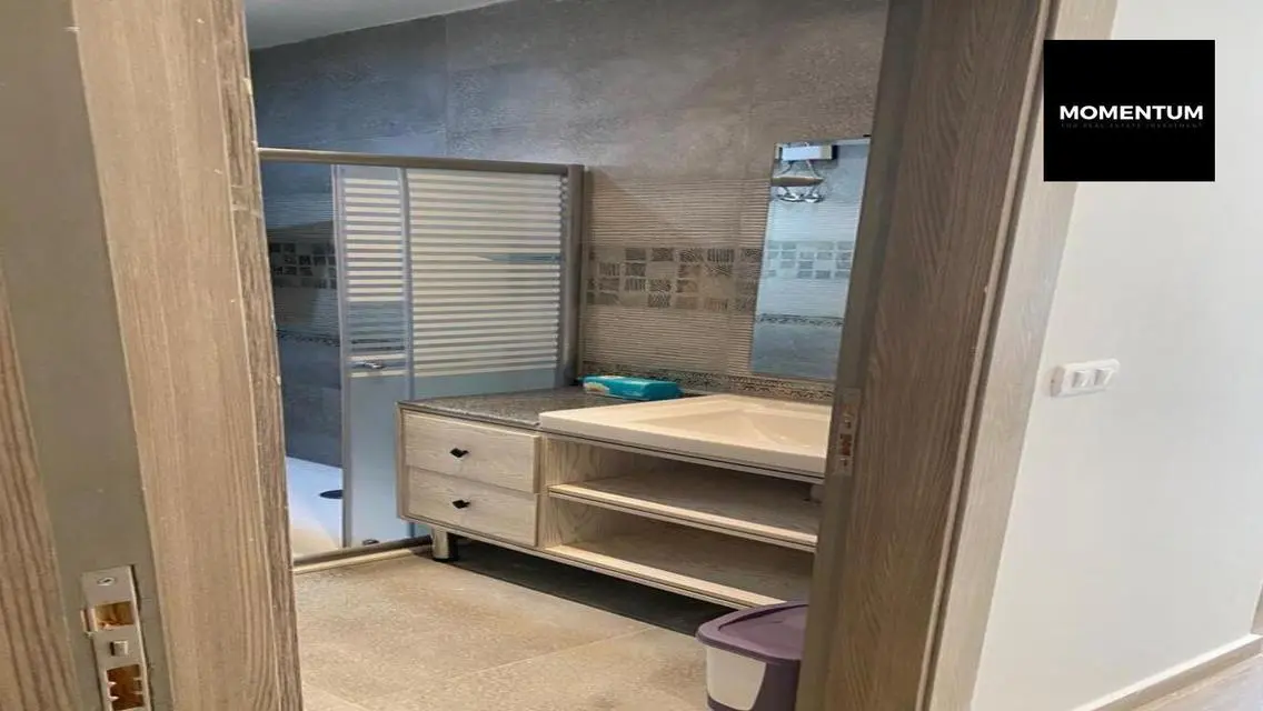 شقة رائعة بمساحة كبيرة في مجمع دونيا لايك فيو