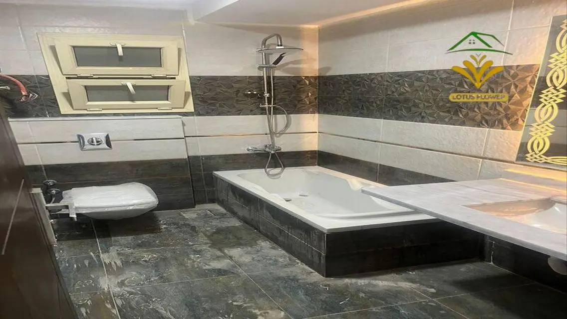 شقة للإيجار بمساحة 165 متر