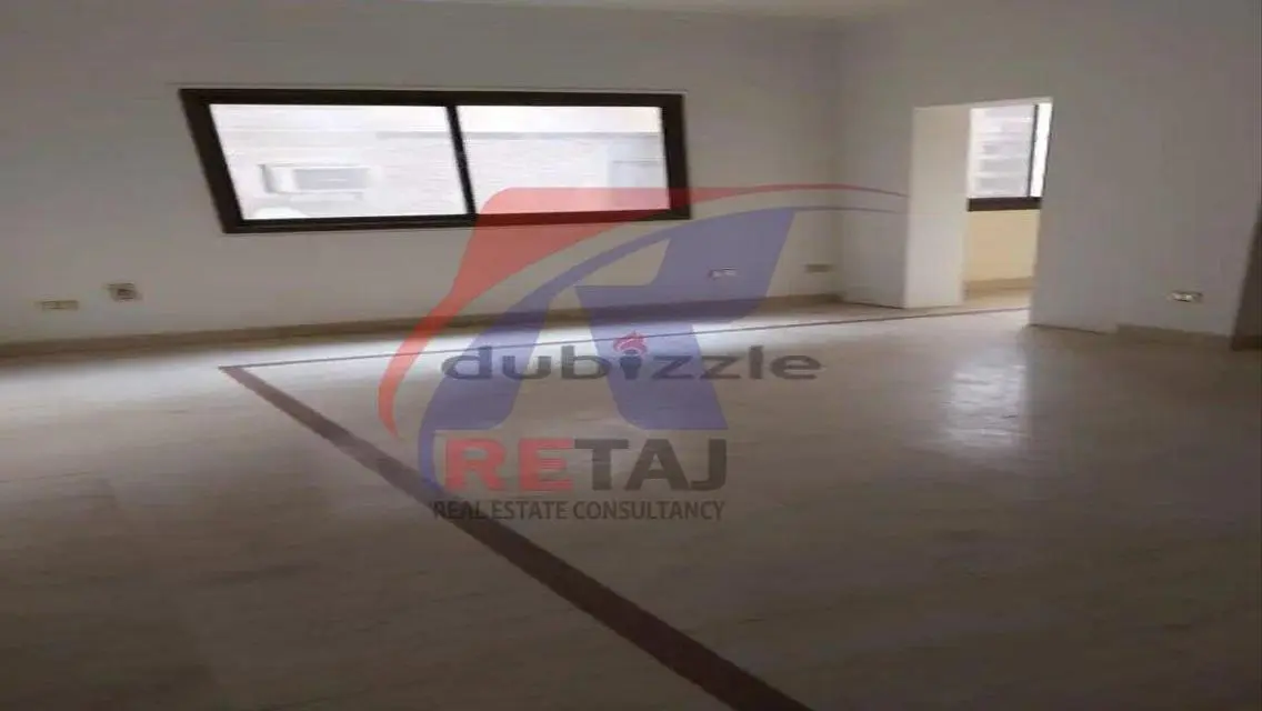 شقة فاخرة بمساحة واسعة في قلب المدينة
