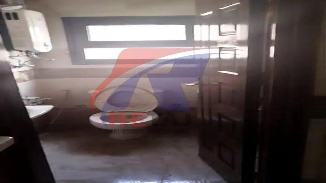 شقة فاخرة للإيجار بمساحة 200 متر في قلب المدينة