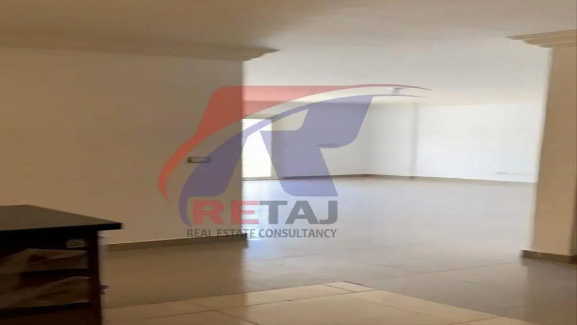 شقة فاخرة للإيجار بموقع متميز