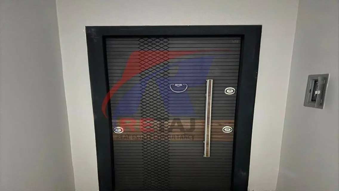 شقة فاخرة مع شرفة بإطلالة مميزة