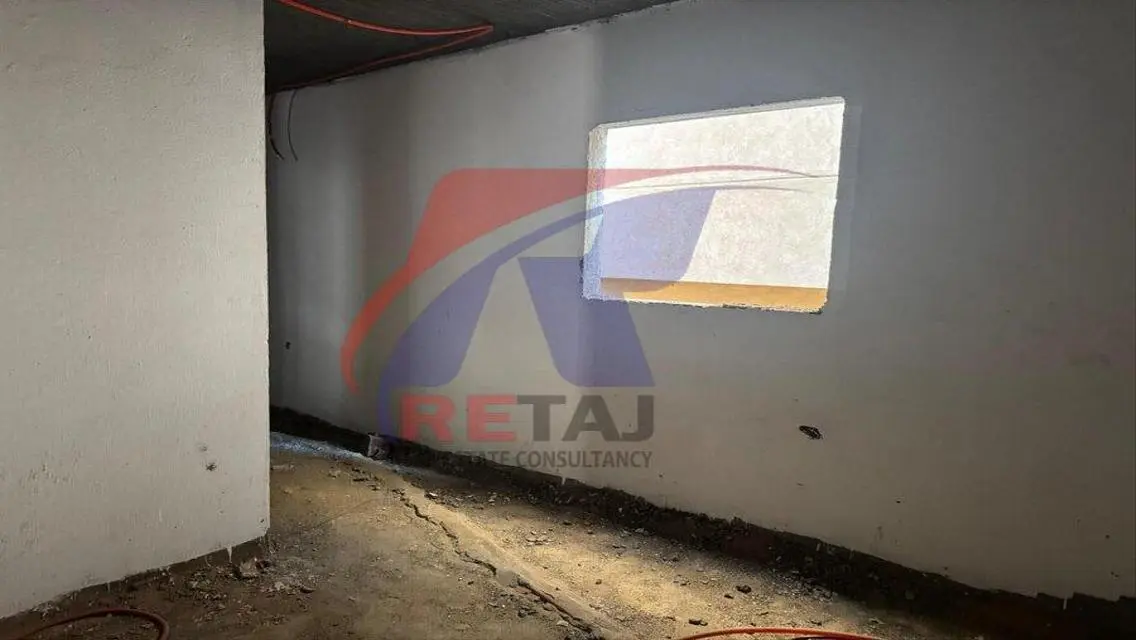 شقة فاخرة مع شرفة بإطلالة مميزة