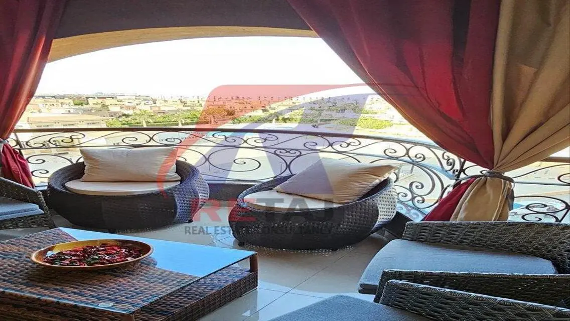 شقة فاخرة بمساحة واسعة للبيع