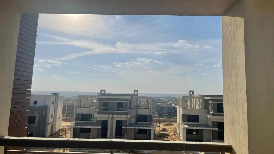 فيلا فاخرة بمسبح خاص وحديقة في موقع استراتيجي