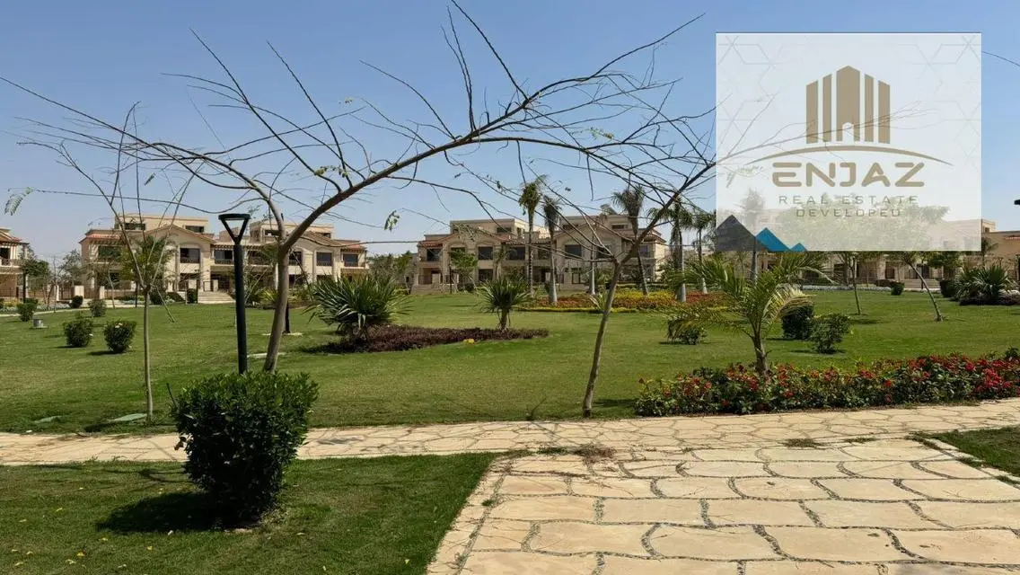 Luxury in -E3- with Private Garden and Shared Pool