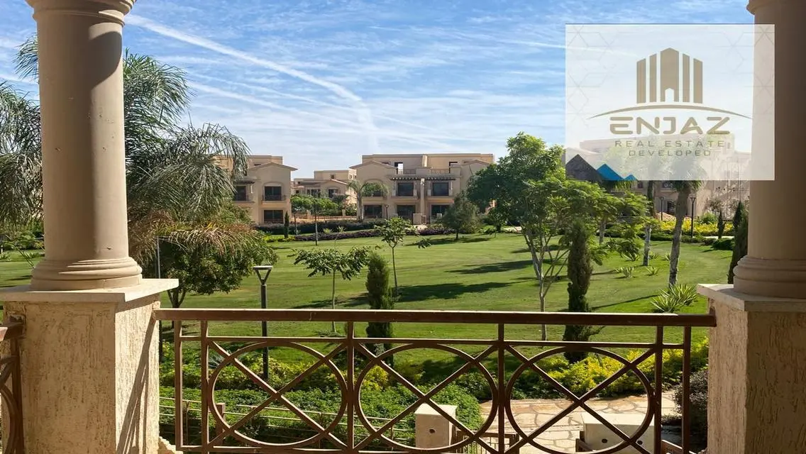 Luxury in -E3- with Private Garden and Shared Pool