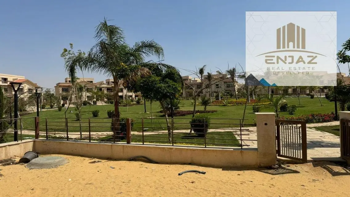 Luxury in -E3- with Private Garden and Shared Pool