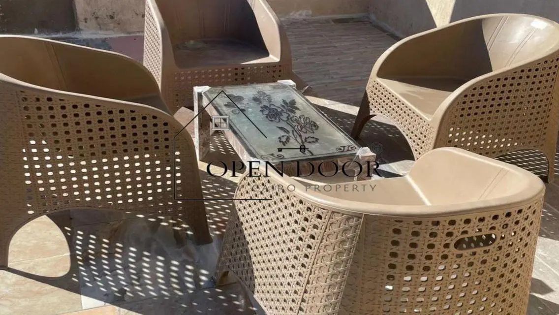 شقة فاخرة للإيجار مع تكييف مركزي وبلكونة