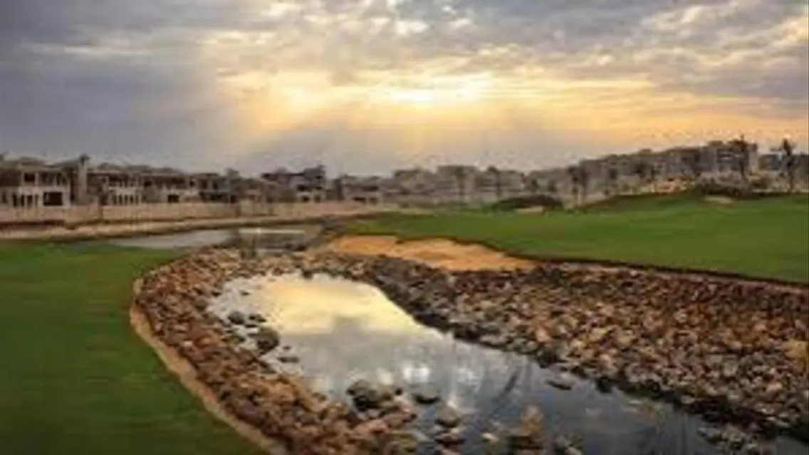 منزل رائع بإطلالة على ملعب الجولف - 6 غرف نوم