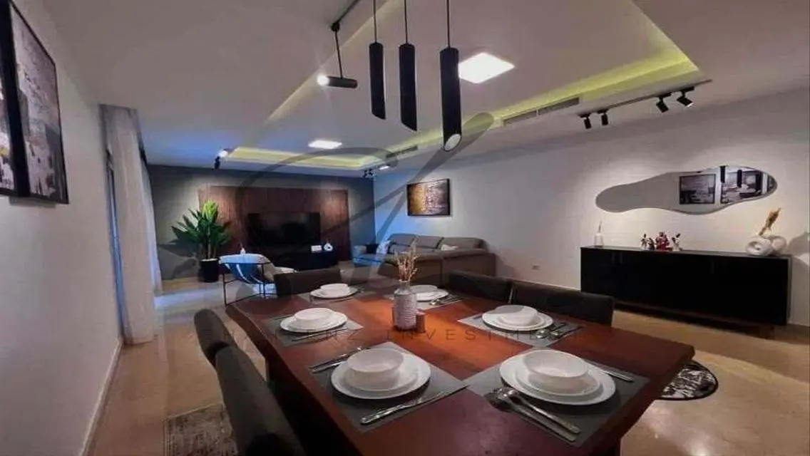 Luxury Apartment with Mountain View in City 34