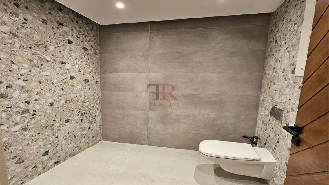 Luxury Apartment with Balcony and Private Garden in Prime Location