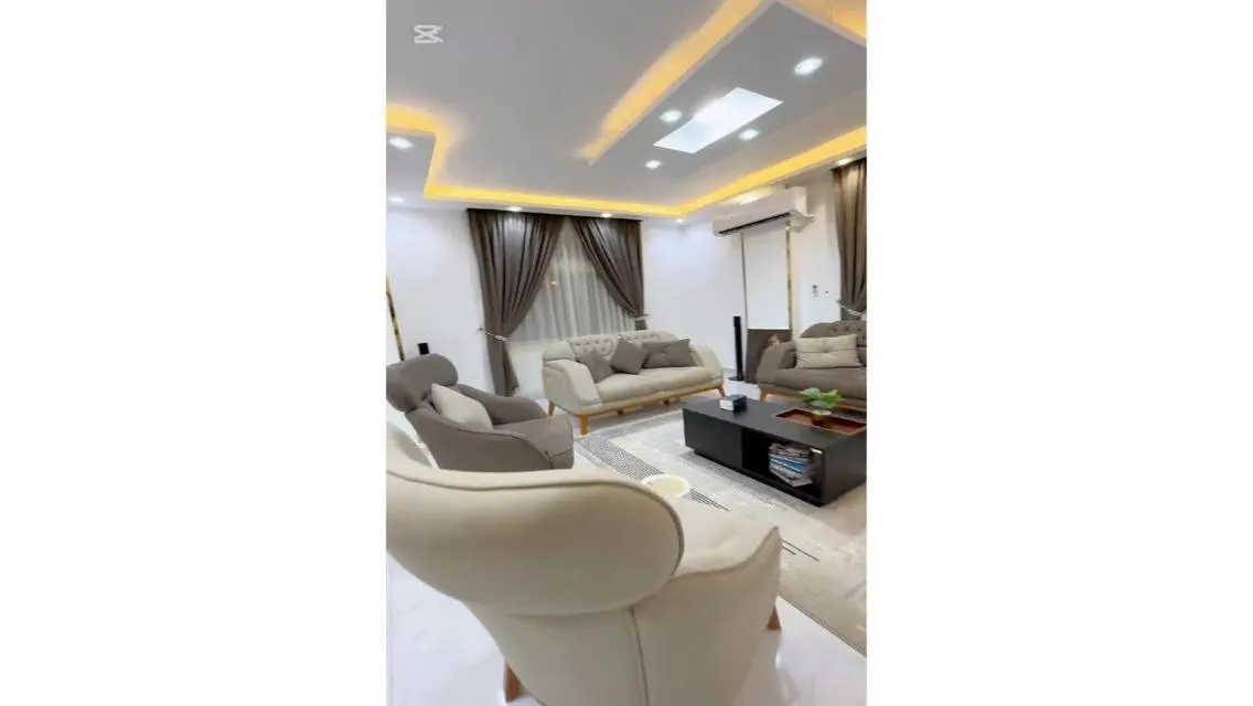 شقة للإيجار بمساحة 4500 متر