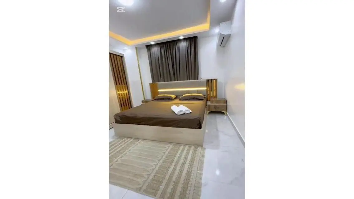 شقة للإيجار بمساحة 4500 متر