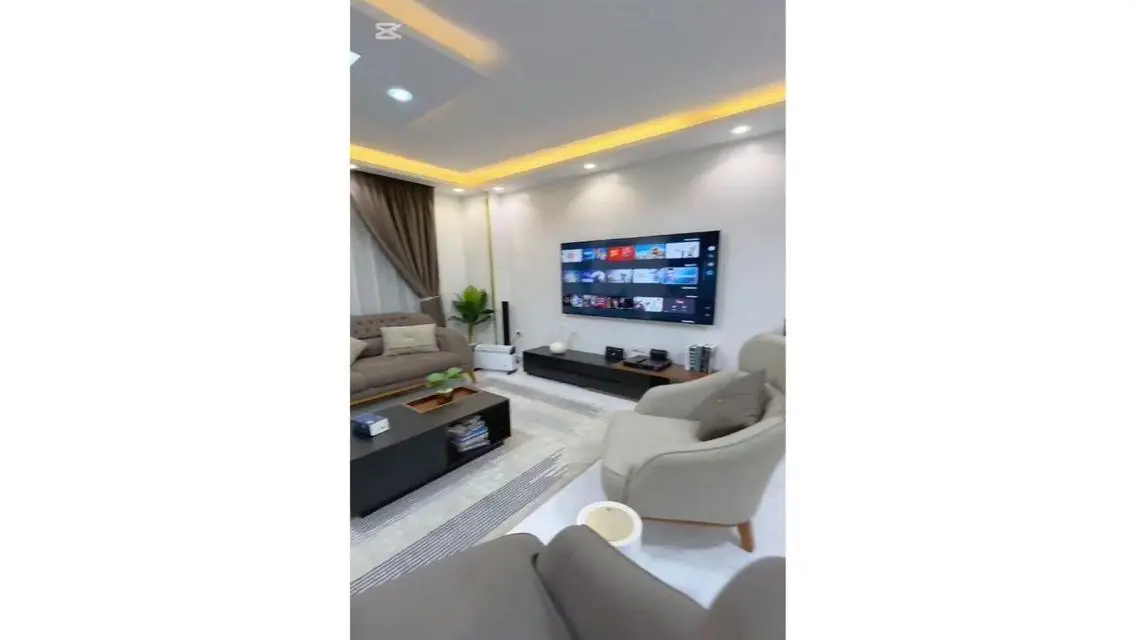 شقة للإيجار بمساحة 4500 متر
