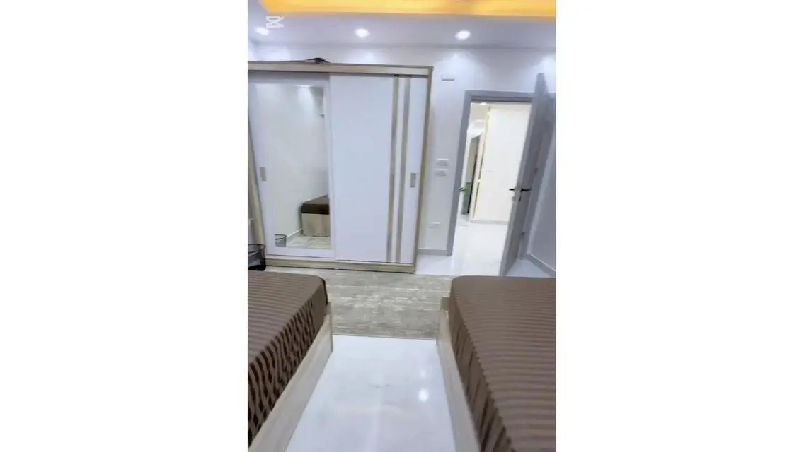 شقة للإيجار بمساحة 4500 متر