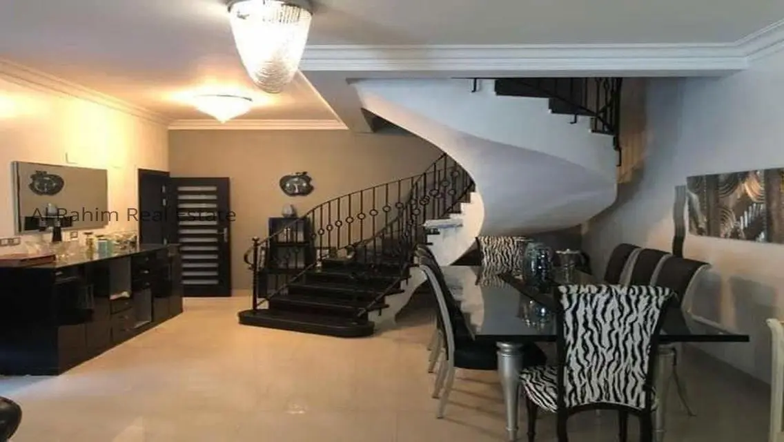 منزل فاخر للبيع بمساحة 350 متر