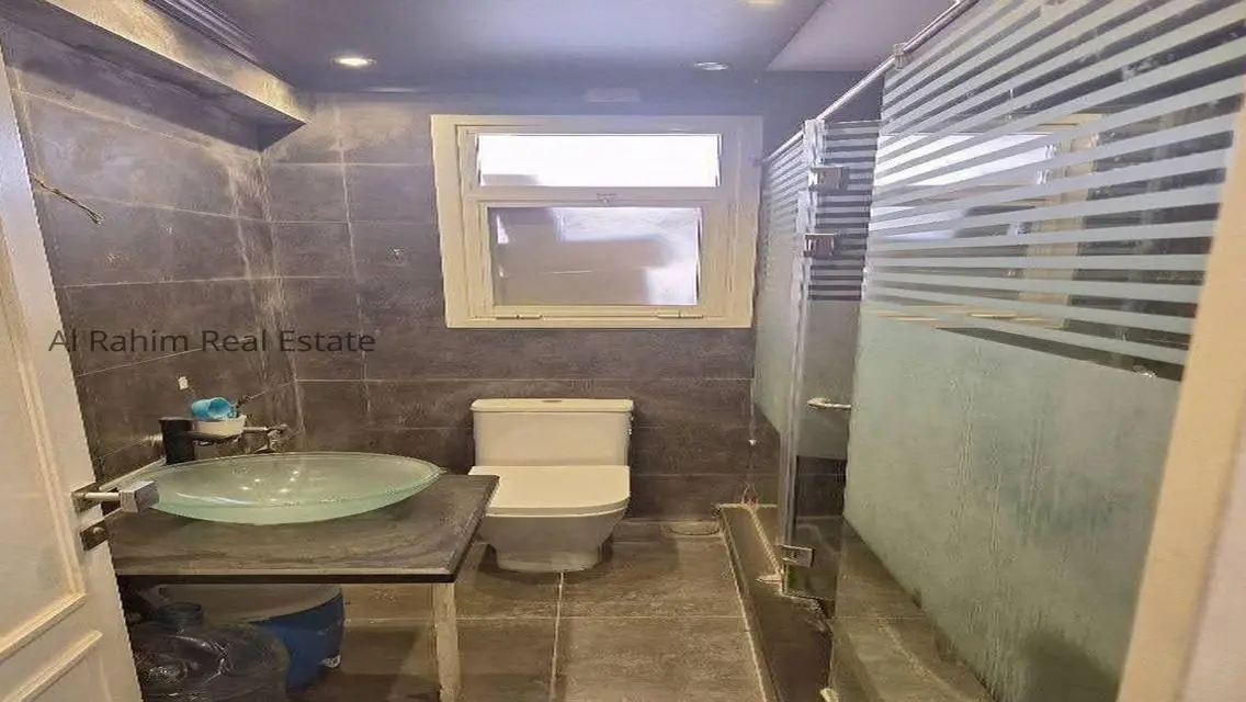 منزل فاخر للبيع بمساحة 350 متر