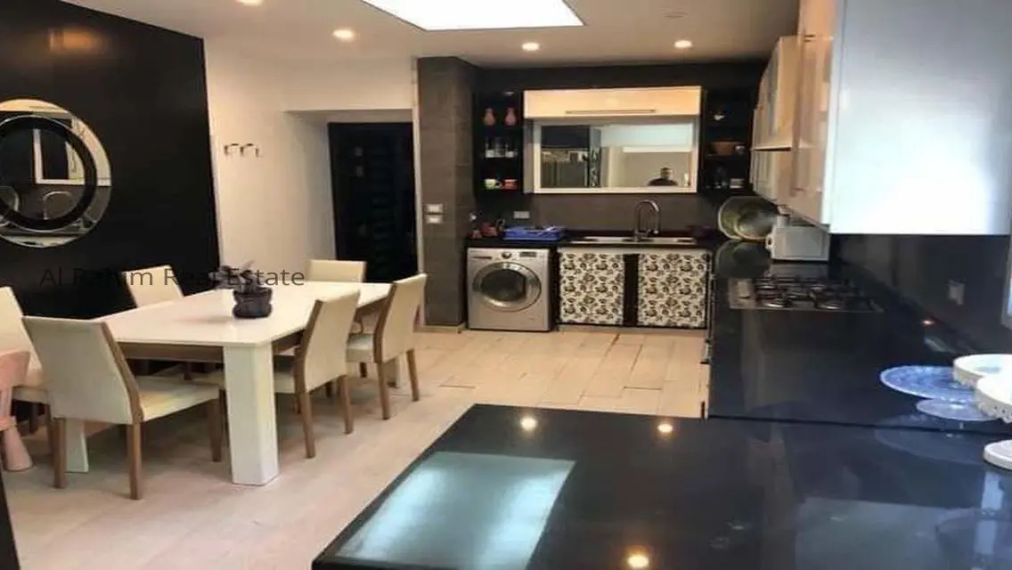 منزل فاخر للبيع بمساحة 350 متر