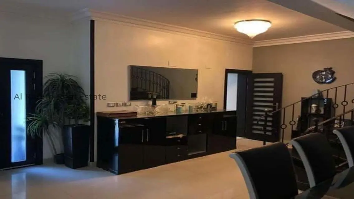 منزل فاخر للبيع بمساحة 350 متر