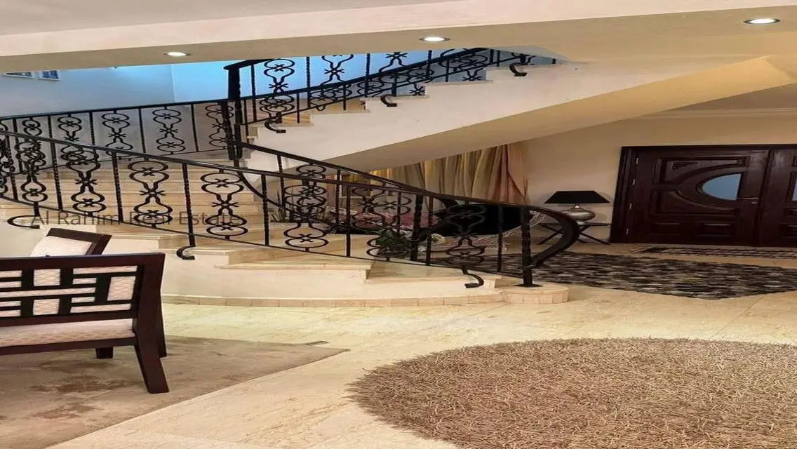 منزل فاخر للبيع بمساحة 350 متر