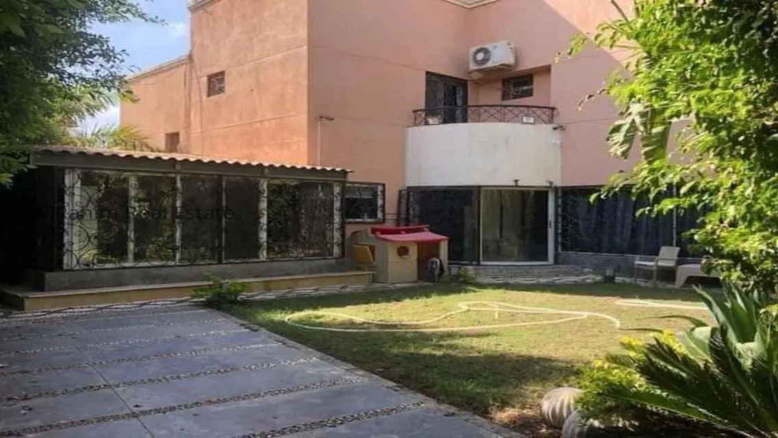 منزل فاخر للبيع بمساحة 350 متر