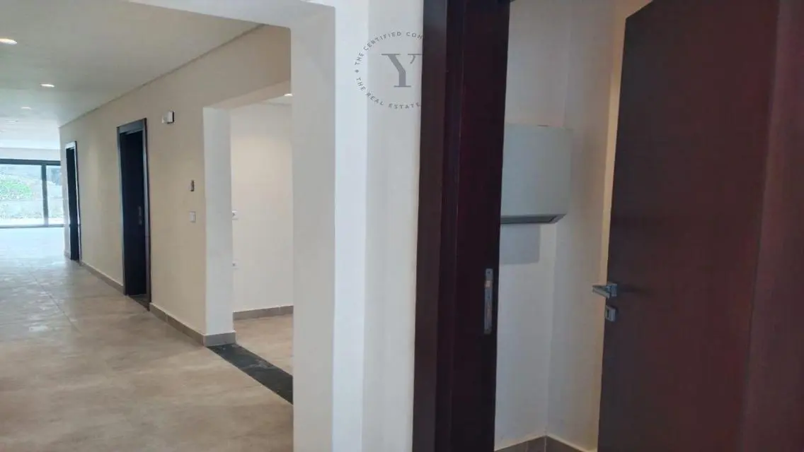 Luxurious Villa for Sale in the Heart of the City