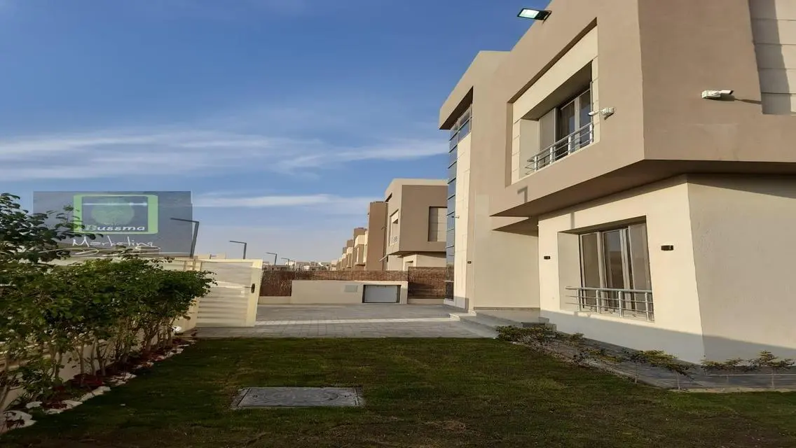 Luxury Villa with Maid's Room and Private Garden