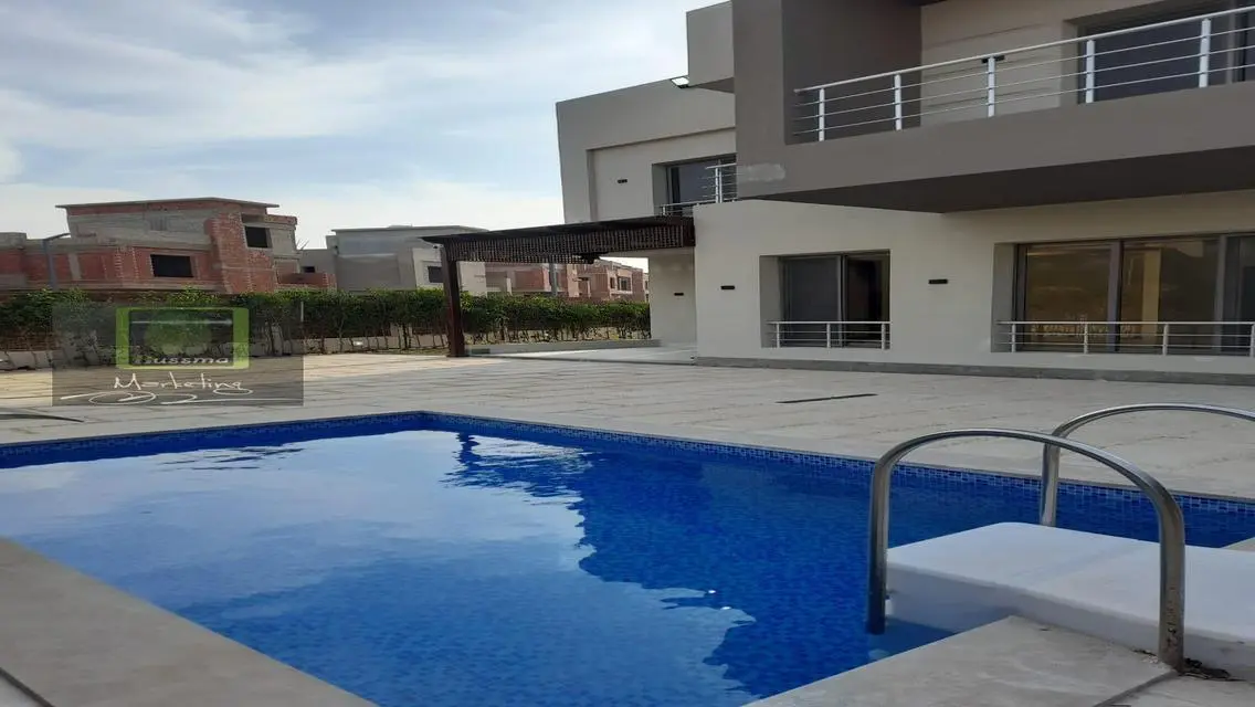Luxury Villa with Maid's Room and Private Garden