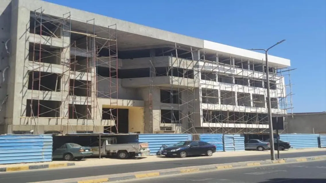 شقة فاخرة للبيع تطل على بحيرات