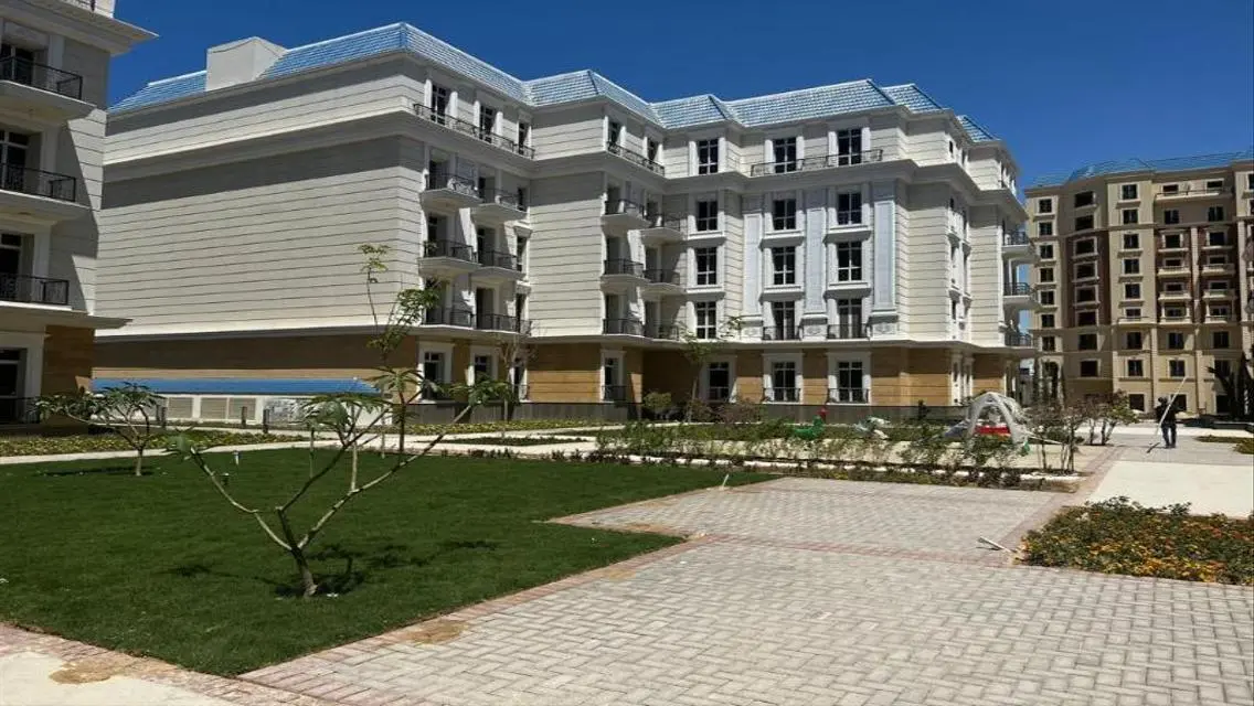 Luxury Apartment with Lake View