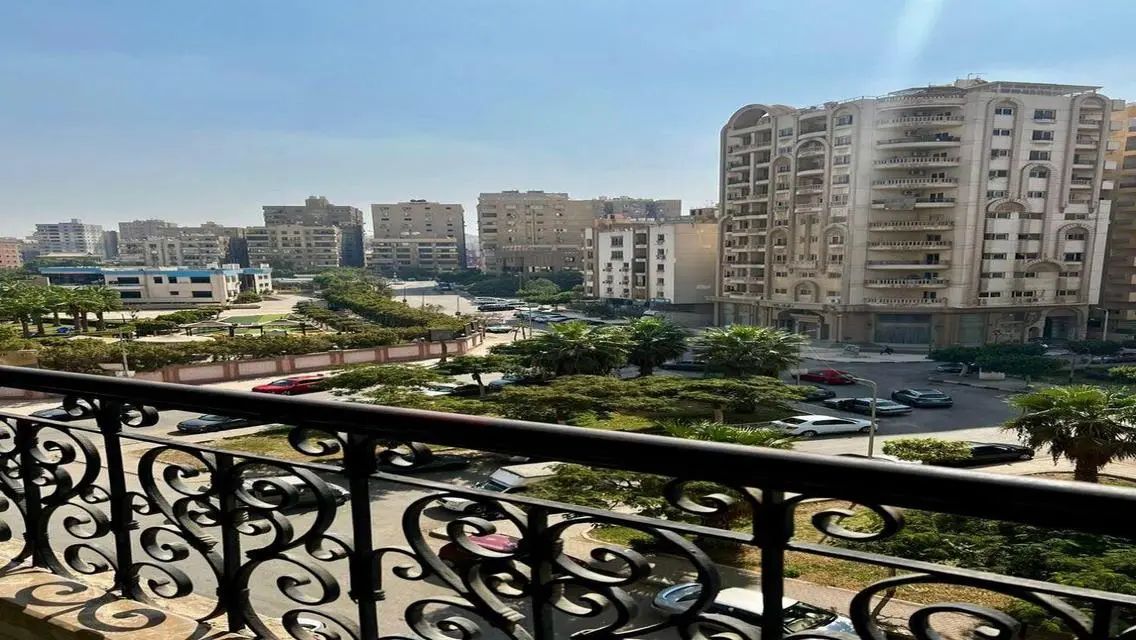 شقة فاخرة للبيع بمساحة 180 متر في قلب المدينة