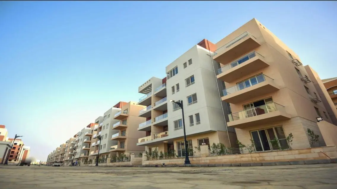 Luxurious Apartment Overlooking Lakes with Full Amenities