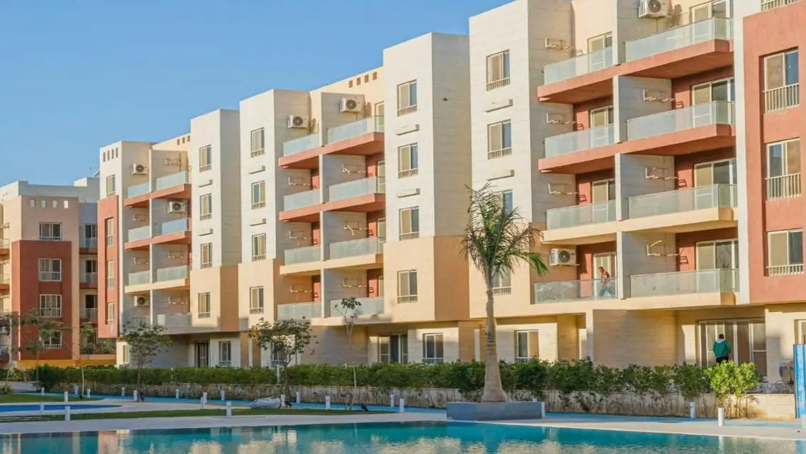 Luxurious Apartment Overlooking Lakes with Full Amenities
