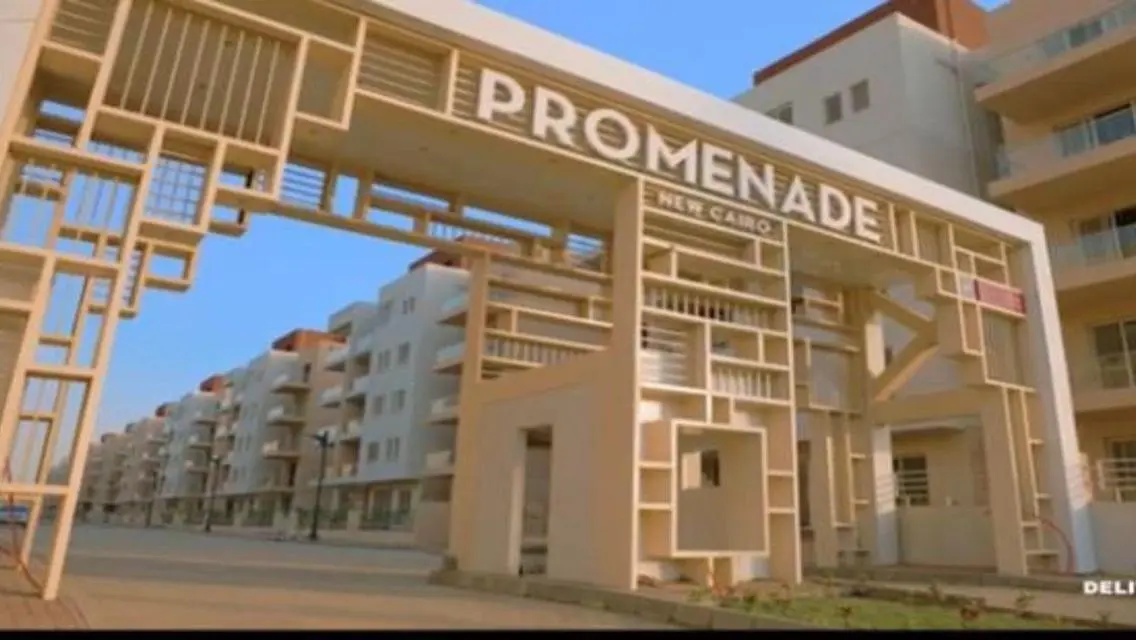 Luxurious Apartment Overlooking Lakes with Full Amenities