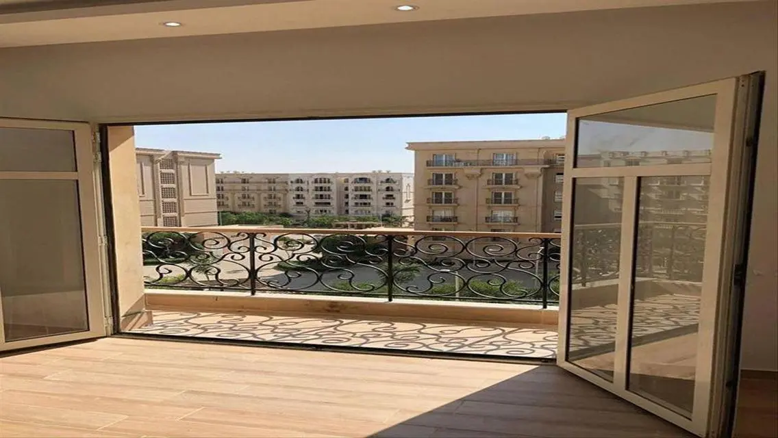 شقة فاخرة مع حديقة ومسبح في هايد بارك